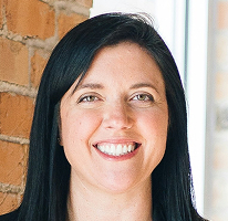 Retrato de destaque do apoio ao cliente da Sophie Hartwell da equipa de serviço